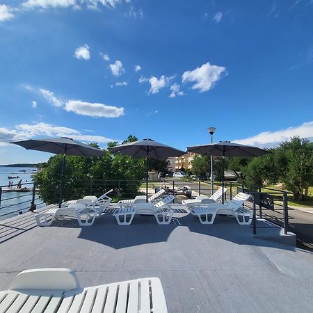 Apartments & Rooms Fam Ribaric Banjol Екстериор снимка