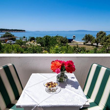 Apartments & Rooms Fam Ribaric Banjol Екстериор снимка