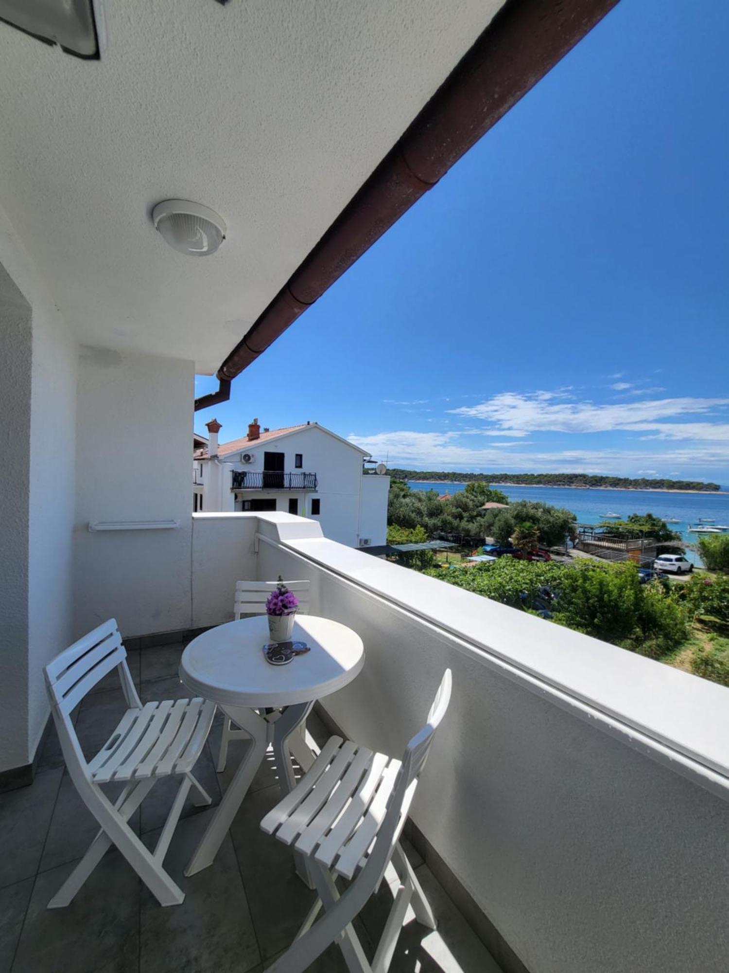 Apartments & Rooms Fam Ribaric Banjol Екстериор снимка