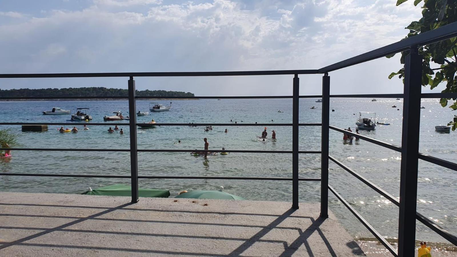 Apartments & Rooms Fam Ribaric Banjol Екстериор снимка