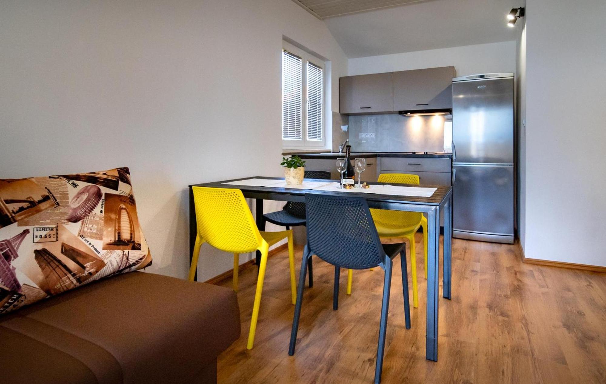 Apartments & Rooms Fam Ribaric Banjol Екстериор снимка
