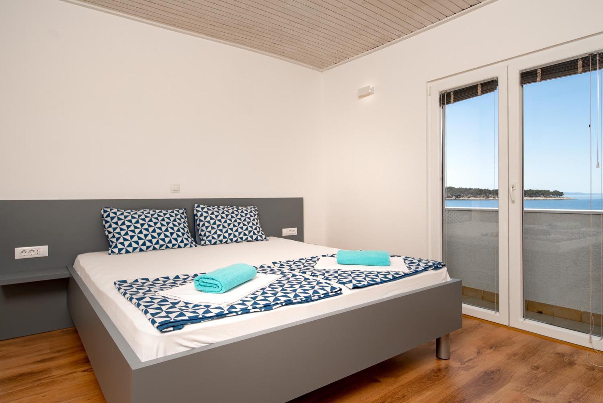 Apartments & Rooms Fam Ribaric Banjol Екстериор снимка