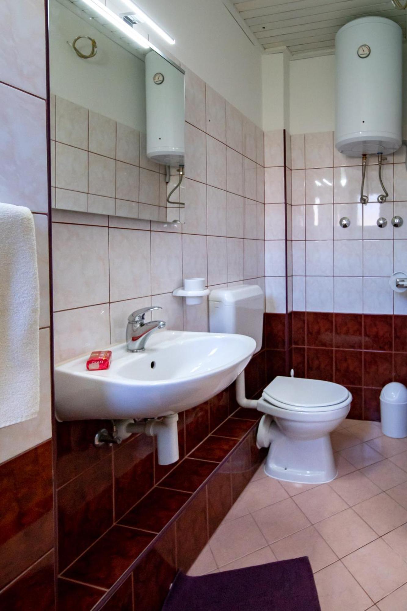 Apartments & Rooms Fam Ribaric Banjol Екстериор снимка