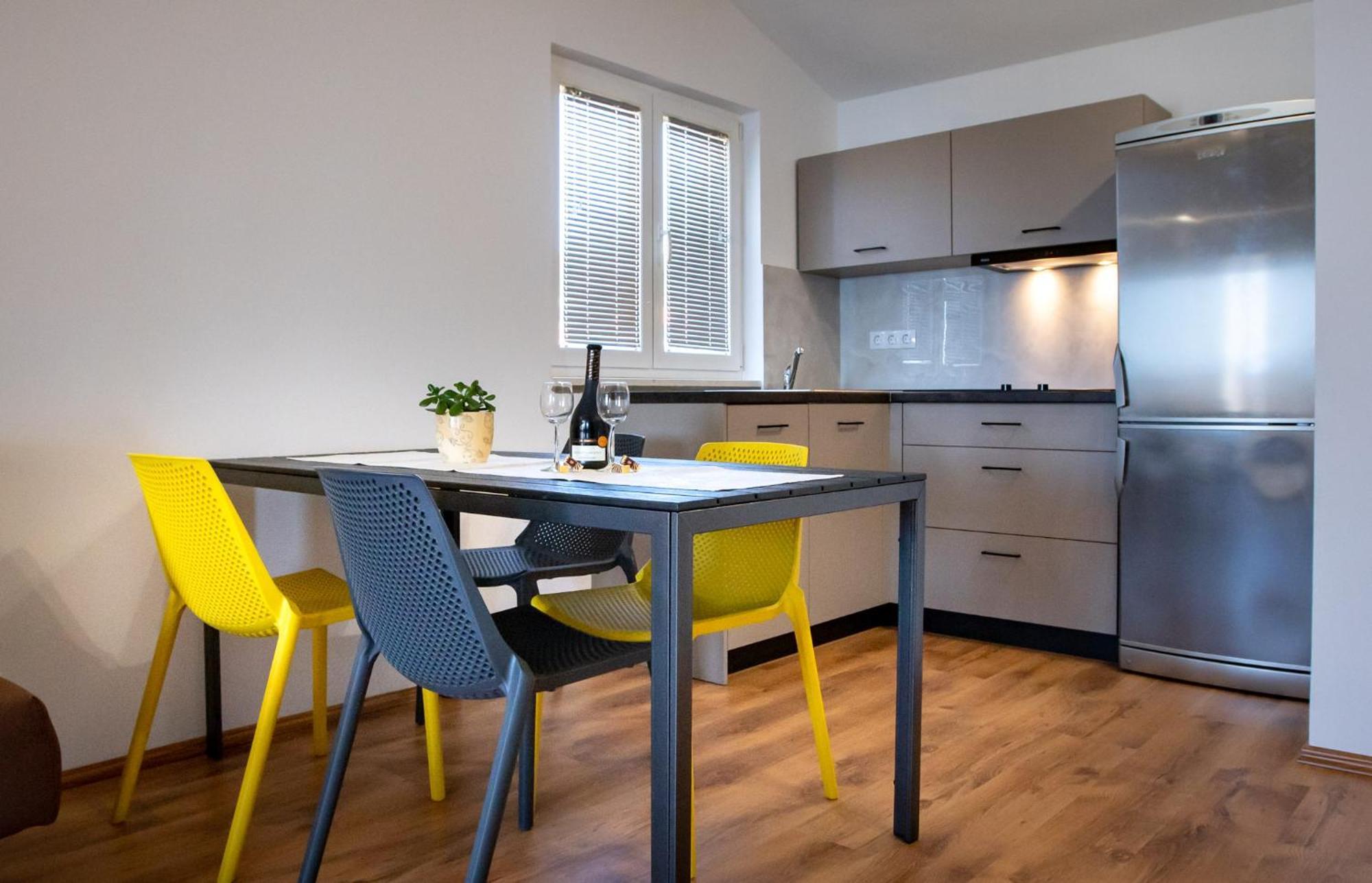 Apartments & Rooms Fam Ribaric Banjol Екстериор снимка