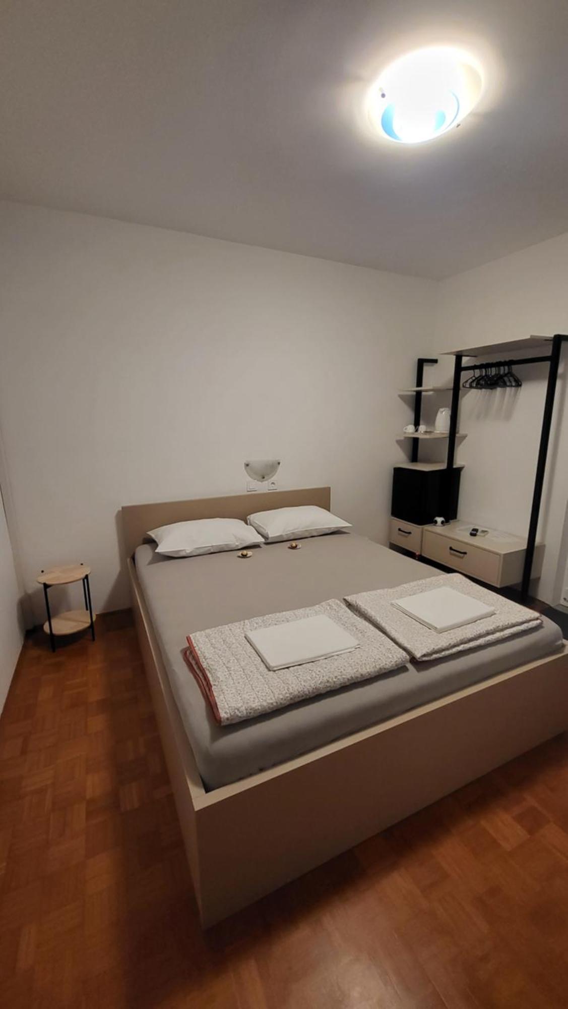 Apartments & Rooms Fam Ribaric Banjol Стая снимка