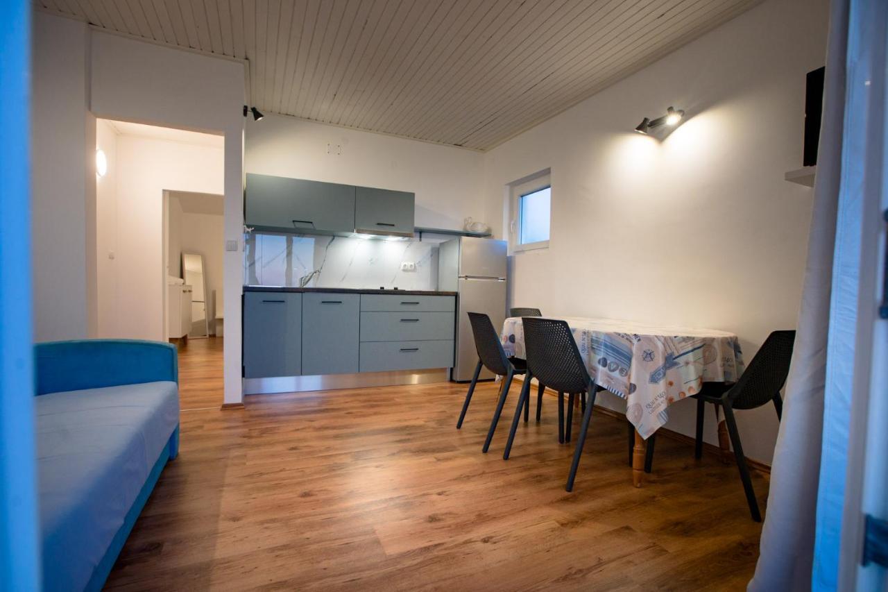 Apartments & Rooms Fam Ribaric Banjol Екстериор снимка