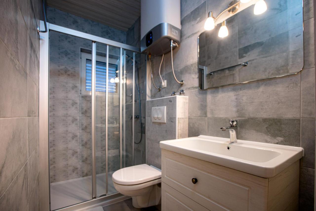 Apartments & Rooms Fam Ribaric Banjol Екстериор снимка