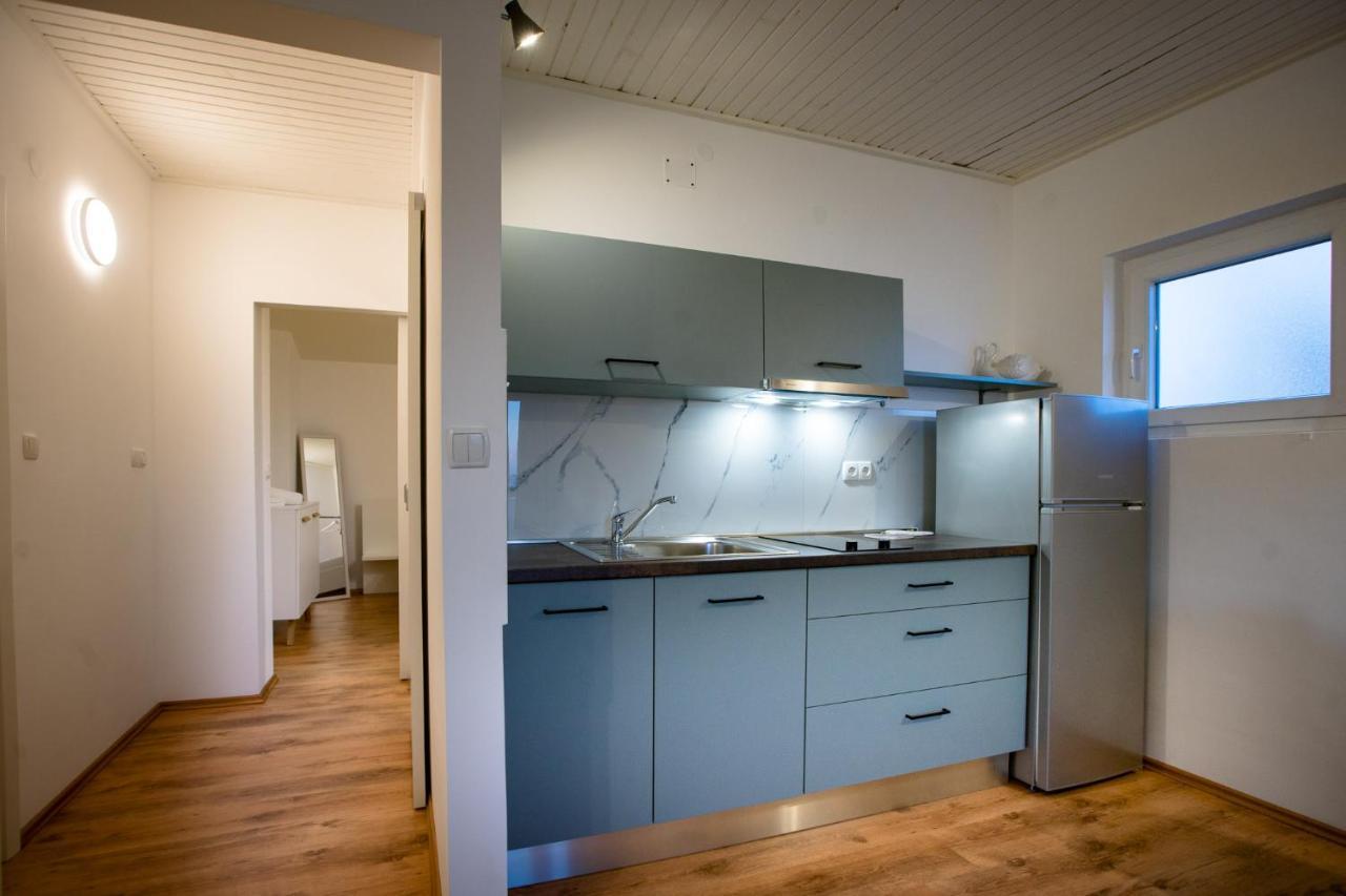 Apartments & Rooms Fam Ribaric Banjol Екстериор снимка