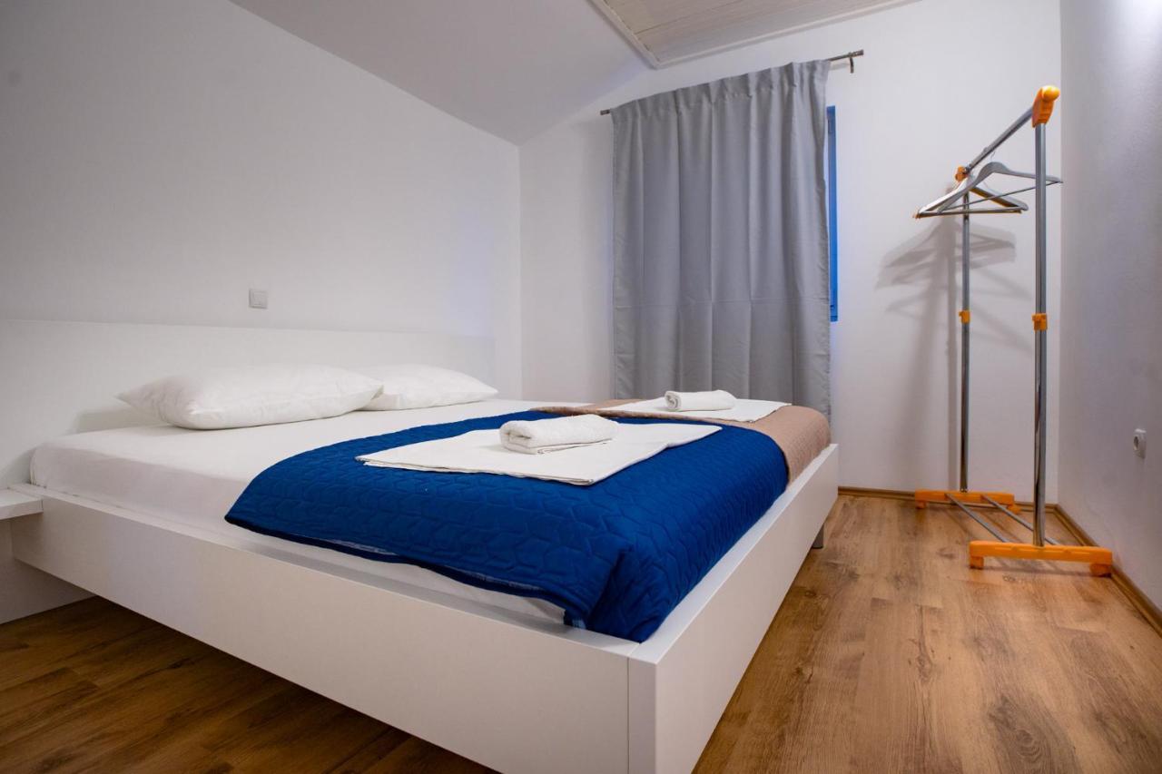 Apartments & Rooms Fam Ribaric Banjol Екстериор снимка