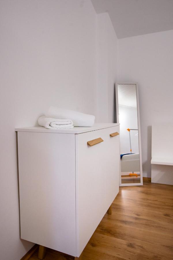 Apartments & Rooms Fam Ribaric Banjol Екстериор снимка